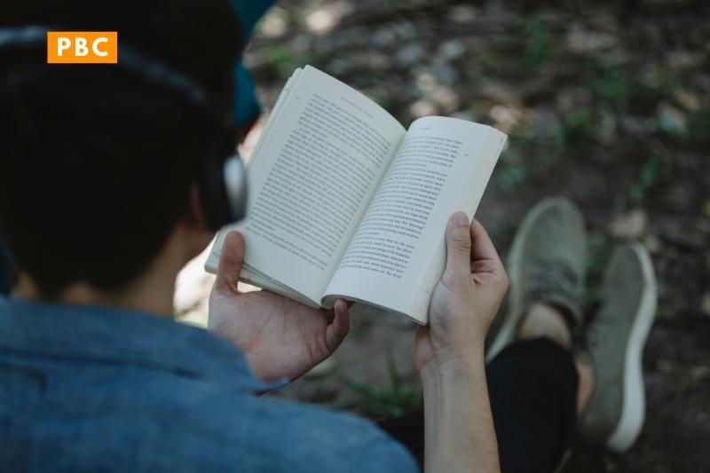 is it better to read or listen to a book