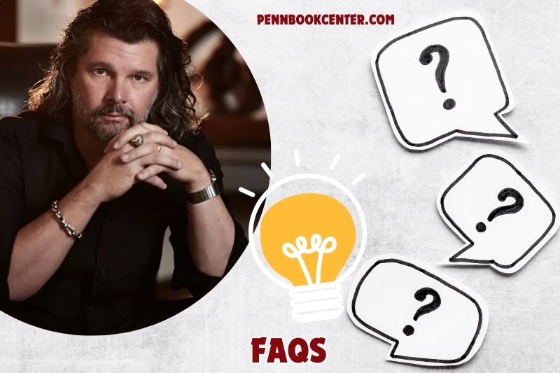 FAQs about Ronald D Moore